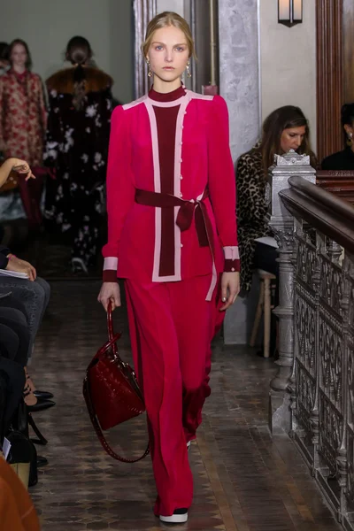Look 25
